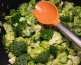Foto del paso 2 de la receta: Crema de brócoli con palitos de pan