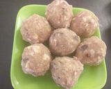 आटे के गोंद मेवे के लड्डू (aate ke gond mewe ke ladoo recipe in Hindi) रेसिपी चरण 4 फोटो