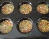A picture of step 5 of Egg vegetable muffins.