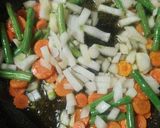 Foto del paso 3 de la receta Guiso de alitas de pollo y verduras