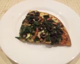Foto del paso 12 de la receta Pizza de espinacas, cebolla, bacon y aceitunas negras