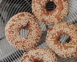 Foto langkah ke 5 dari resep Donat Pisang Wijen.