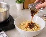 Foto langkah ke 1 dari resep Mie Roll pedas.