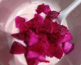 Foto langkah ke 2 dari resep Salad Buah (with Saus Korean Strawberry).
