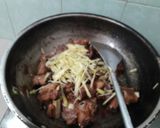 Hình bước làm 4 của món Sườn non xào gừng