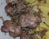 Hagymás máj főtt burgonyával recept fázis 4 fotója