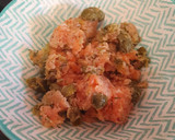 Foto del paso 2 de la receta: Dip de queso ricotta, salmón ahumado y pistachos, con alcaparras y eneldo