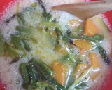 Foto del paso 2 de la receta: Tortilla de espárragos, ajos tiernos y calabaza