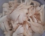 Foto langkah ke 1 dari resep Ayam jamur (Toping Mie Ayam).