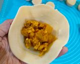 Foto langkah ke 10 dari resep Karipap (pastel singapura) isi labu kuning dan ayam.
