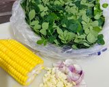 Foto langkah ke 1 dari resep Sayur Bening Daun Kelor Jagung.