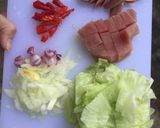 Foto langkah ke 1 dari resep Tuna sosis tumis selada (lettuce).