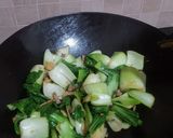 Foto langkah ke 3 dari resep Tumis sawi daging saos tiram.
