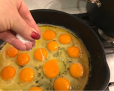 Foto del paso 3 de la receta: Huevos revueltos con ciboulette y perejil
