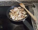 Foto del paso 3 de la receta: Tagliatelle fresco con salsa basilico y surtido de setas