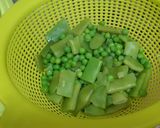 Foto del paso 1 de la receta Tortilla en verde: guisantes, judías verdes y pimiento
