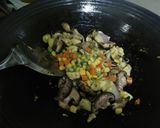 Gambar langkah 6 resipi Ayam Goreng Cendawan.