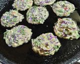 Foto del paso 3 de la receta: Buñuelos de espinacas y repollo colorado