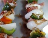 Foto del paso 3 de la receta: Brochetes/pinchos de cerdo 🐖 con salsa de soja 🫑🧅