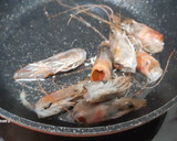 Foto del paso 2 de la receta: Ensalada de arroz y langostinos con sabor a mar