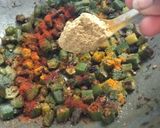 A picture of step 3 of Masala Bhindi Okra.