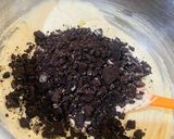 A picture of step 7 of Fluffy Cookies and Cream Cupcakes.