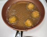 A picture of step 6 of Cheesy Chicken Balls.