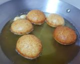 A picture of step 4 of Donut Kentang (Potato donuts).