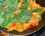 Foto langkah ke 5 dari resep Ayam suwir daun kemangi.