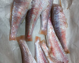 Foto del paso 2 de la receta: Salmonetes a la plancha con picada de almendra picante