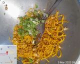 Foto langkah ke 5 dari resep Mie goreng.