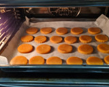 Foto del paso 7 de la receta: Galletas de turrón bañadas en chocolate blanco