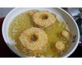 Foto langkah ke 4 dari resep Donat Indomie.