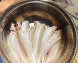 Hình bước làm 1 của món Cá bống biển kho nghệ