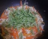 Foto langkah ke 2 dari resep Orek Telur Buncis Wortel.