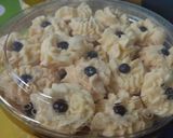 Foto langkah ke 4 dari resep Kue Semprit Susu.