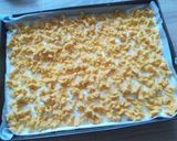 Ciasto z budyniem, owocami, bezą i kruszonką krok przepisu 4 zdjęcie
