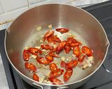 Foto langkah ke 3 dari resep Tumis Brokoli Bakso.