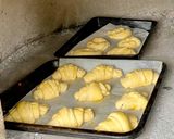 Foto del passaggio 9 della ricetta Brioches con lievito madre