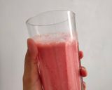 Foto langkah ke 3 dari resep Strawberry Smoothies.