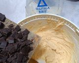 Foto langkah ke 5 dari resep Classic American Cookies.
