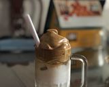 Hình bước làm 3 của món Cà phê Dalgona Hàn Quốc (Cafe bọt biển)