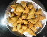 मूंग की दाल के मिनी समोसे (Moong Dal ke mini Samose recipe in hindi) रेसिपी चरण 4 फोटो