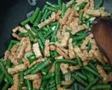 Foto langkah ke 5 dari resep 50. Tumis Kacang Serba Iris.