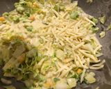 A picture of step 4 of Japanese pork and cabbage okonomiyaki (Butatama 豚玉お好み焼き).