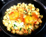 Foto del paso 6 de la receta: Garbanzos tostados con huevos a la tapa