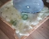 A picture of step 5 of Chilli cheese toast.