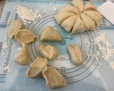 A picture of step 3 of Stuffed Steamed Fresh Milk Bun.