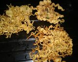 Foto langkah ke 3 dari resep Dadar Mie Sarang Puyuh.