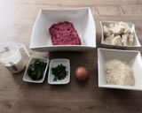 Une image de l'étape 1 de Polpette al Sugo, boulettes sauce tomate.